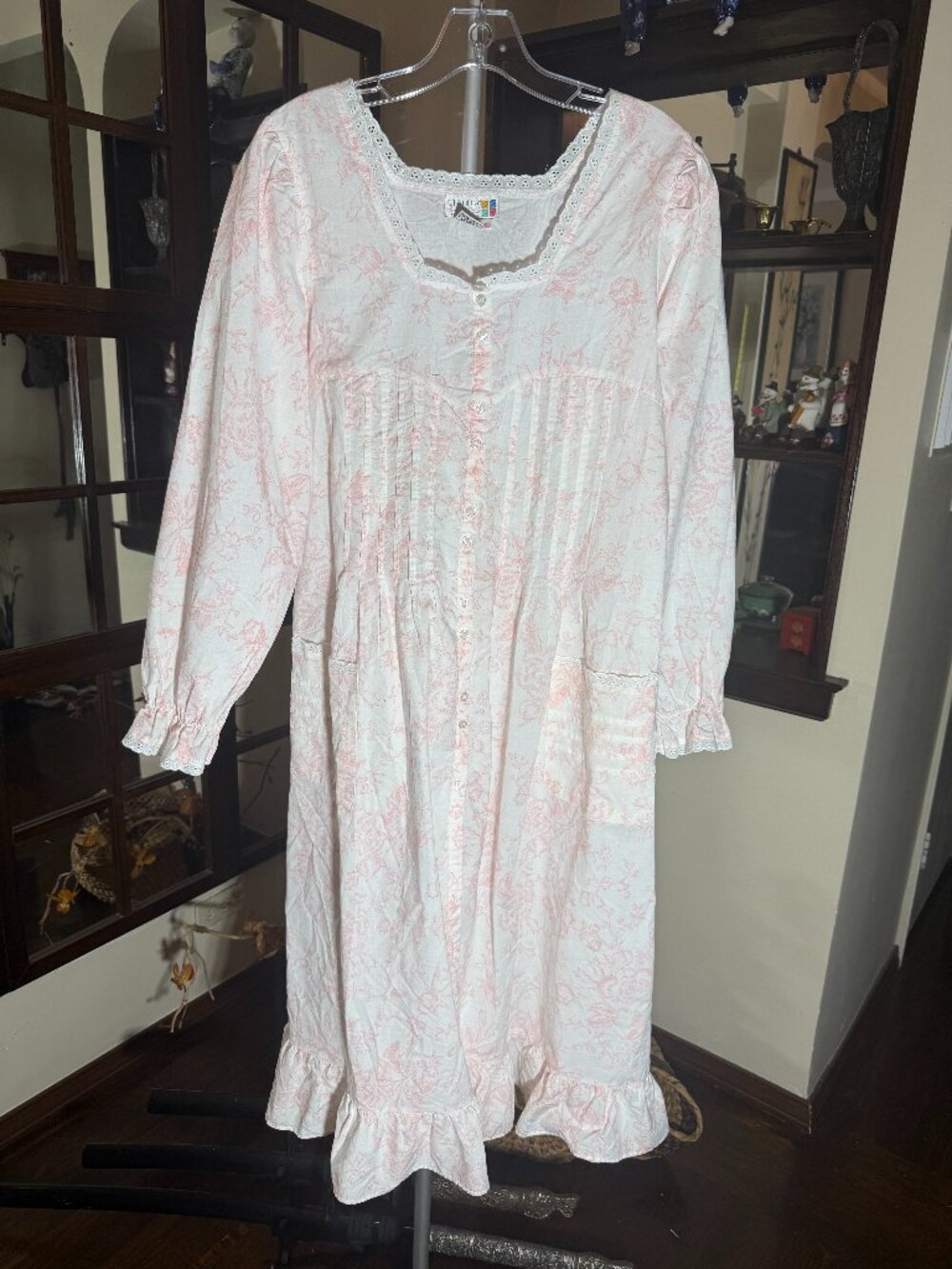 Vintage Claudia Barnes Intimate 100% Cotton Long Night Gown Ruffle Hem Size S